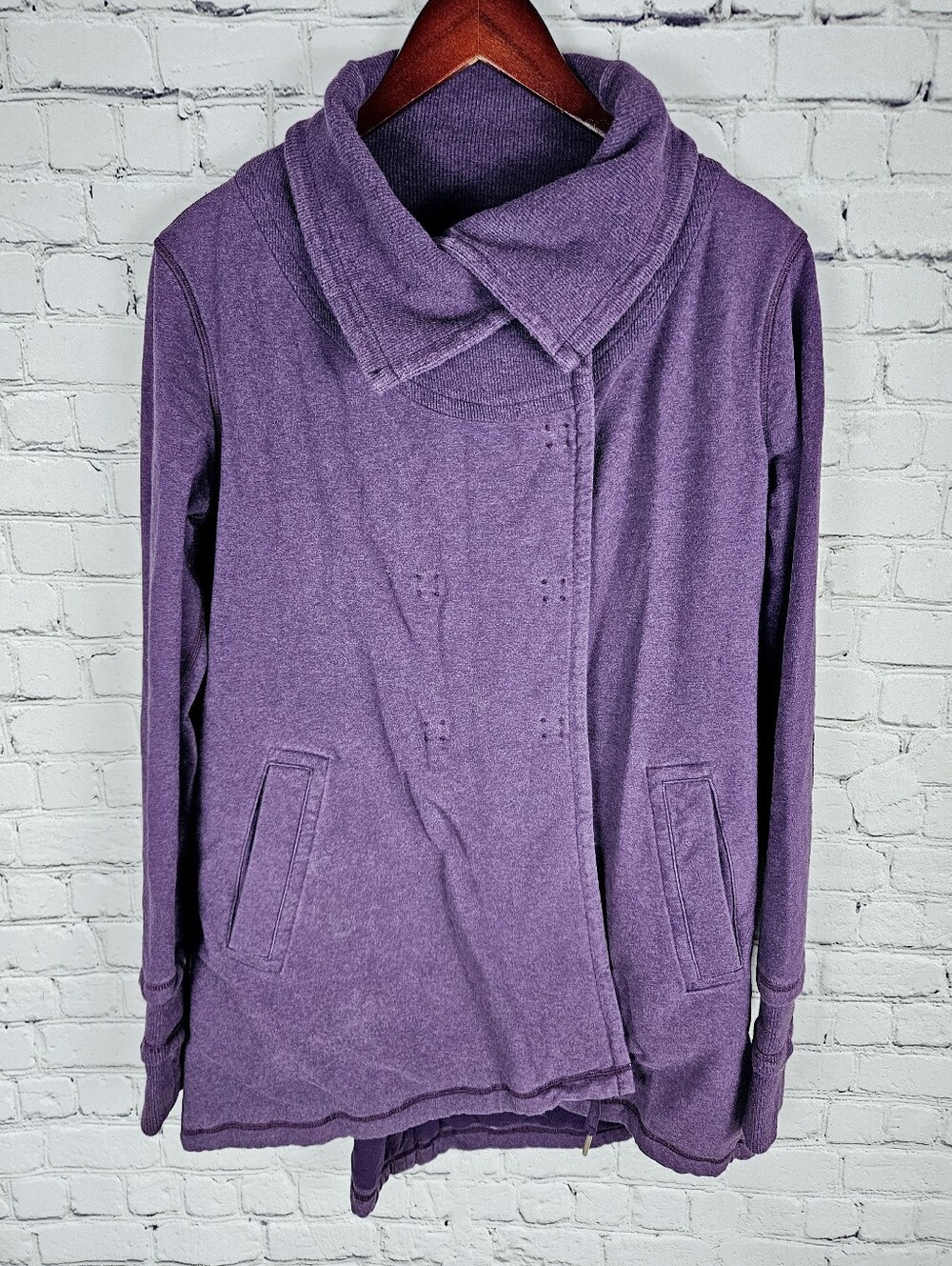 LULULEMON | Gratitude snap button close lined wrap jacket